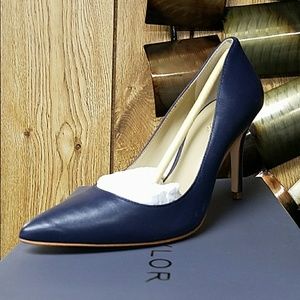 ANN TAYLOR- MILA LEATHER PUMP